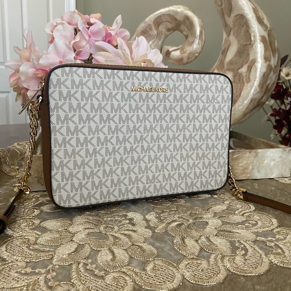 Michael Kors vanilla Crossbody - Picture 2 of 7